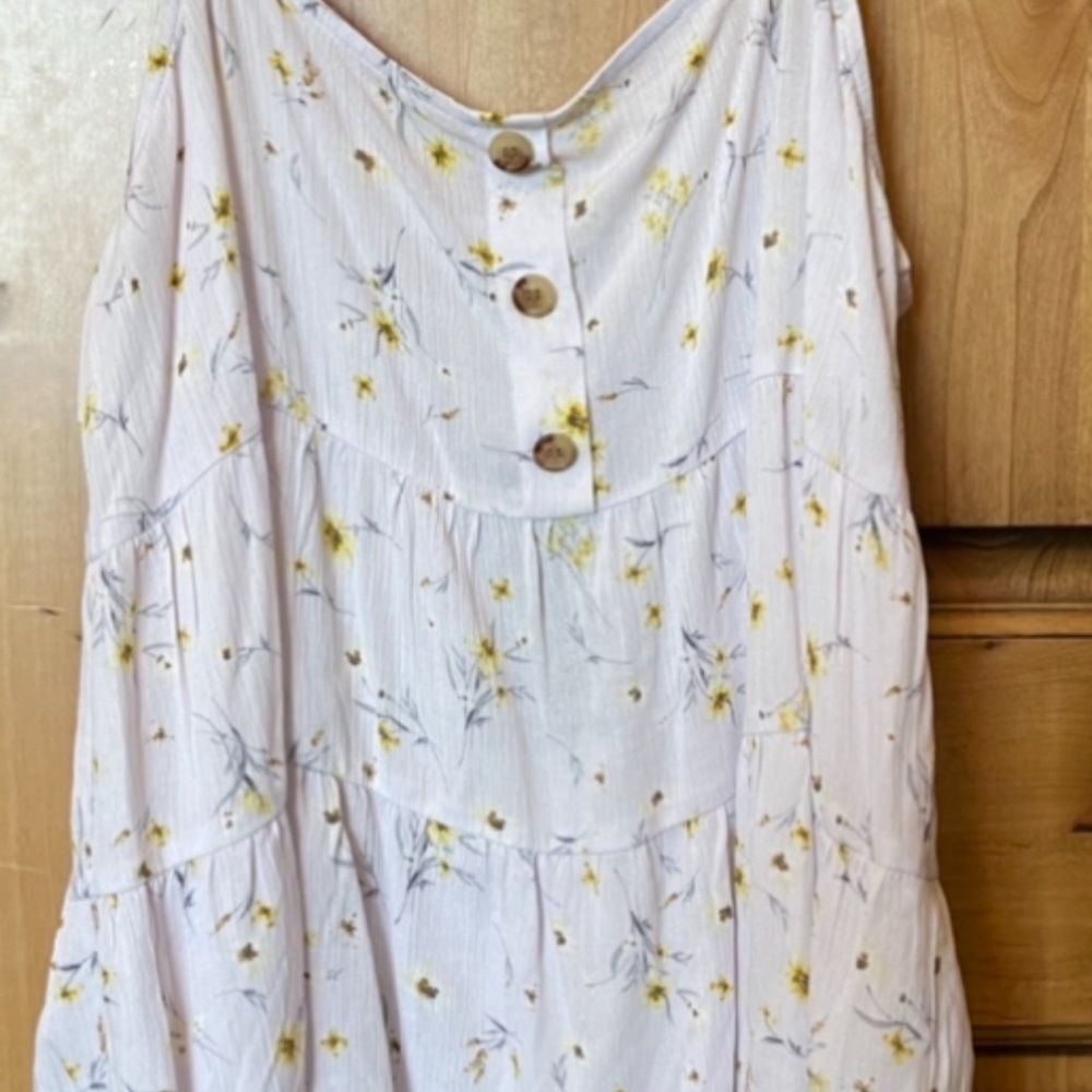 Very cute spaghetti strap tank top from paper crane! Size medium!